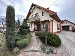 Молодіжна (с. Короловка, Коломыйский район) - Продається будинок, 180000 $ - АФНУ