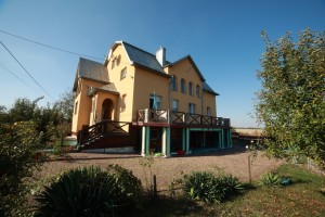 Незалежності (с. Угринов, Тысменицкий район) - Продається будинок, 380000 $ - АФНУ