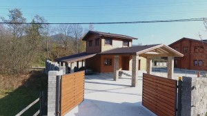 Центральна, 1 (с. Микуличин, г. Яремча) - Продається будинок, 450000 $ - АФНУ