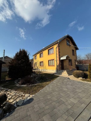 Левинського (г. Ивано-Франковск) - Продається будинок, 219000 $ - АФНУ